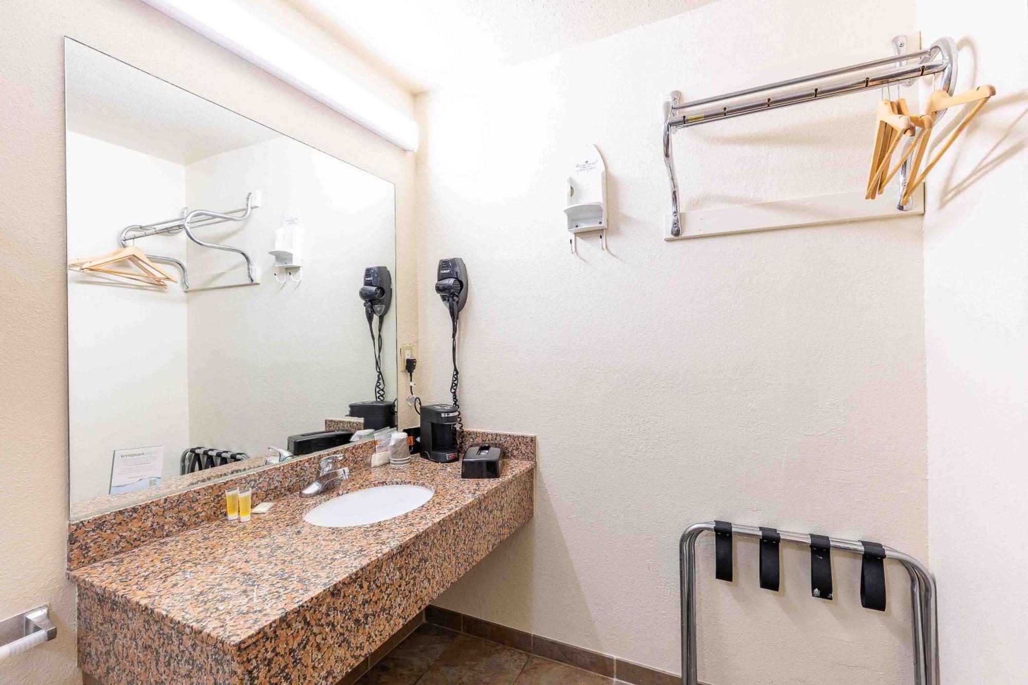 Days Inn By Wyndham Oklahoma City/Moore Luaran gambar